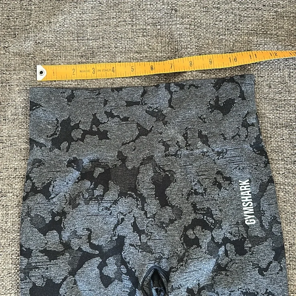 Gymshark Women’s Black Gray Camo Cropped Leggings Small - Picture 4 of 6